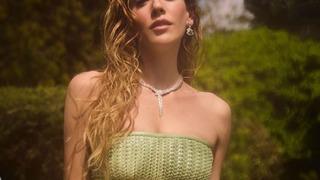 Sinem Kobal süper minisiyle poz verdi! Beğeni yağdı