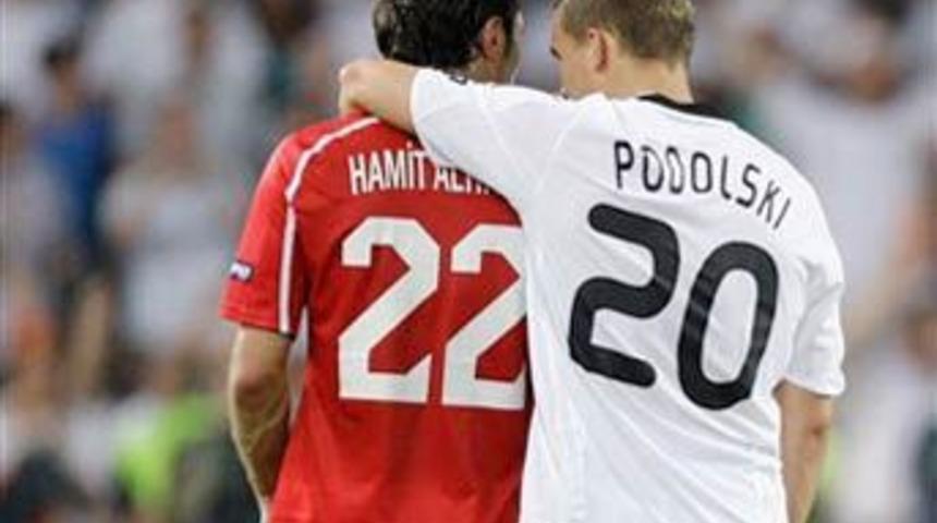 Yazarların g&ouml;z&uuml;nden A Milliler