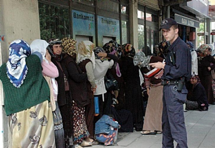 Kuyrukta bekleyenin parası daha çok gidiyor Kuyrukta bekleyenin parası daha çok gidiyor