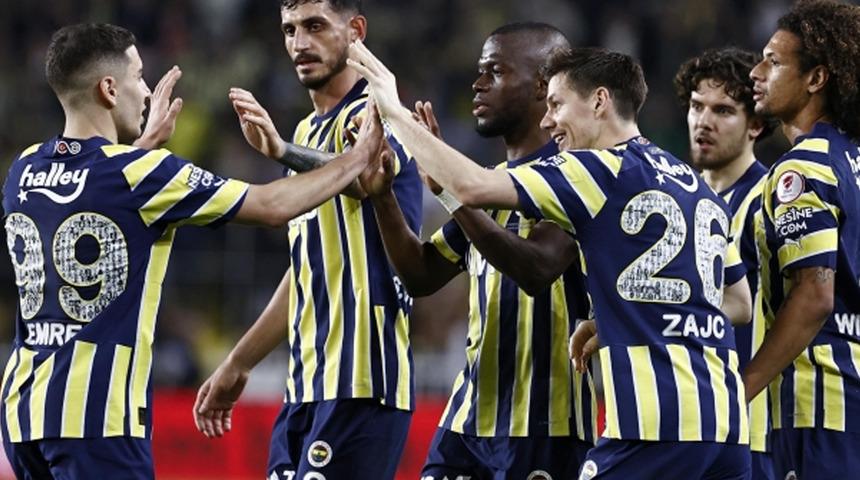 Fenerbahçe'de ayrılığın açıklanması an meselesi! Menajeri İtalya'ya gitti, Emre Mor 6.5 milyon Euro'ya ayrılıyor