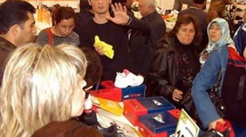 Ayakkabı izdihamı!