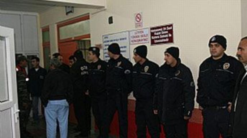 Evi terk eden eşini bı&ccedil;aklayarak &ouml;ld&uuml;rd&uuml;