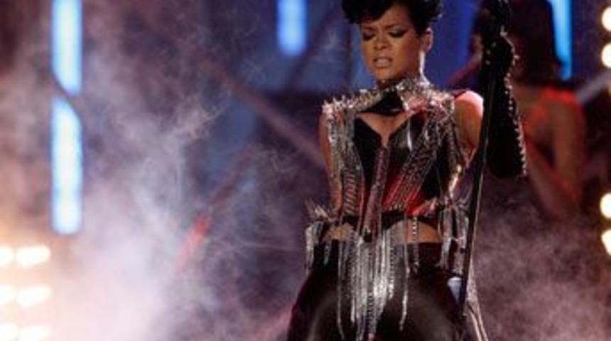 Sevgiliden Rihanna'ya dayak