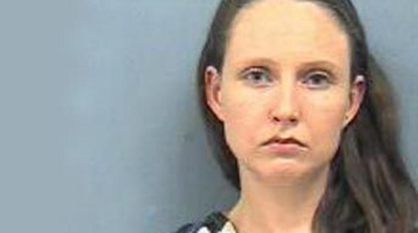 K&uuml;&ccedil;&uuml;k kızına dışkı yedirdi!