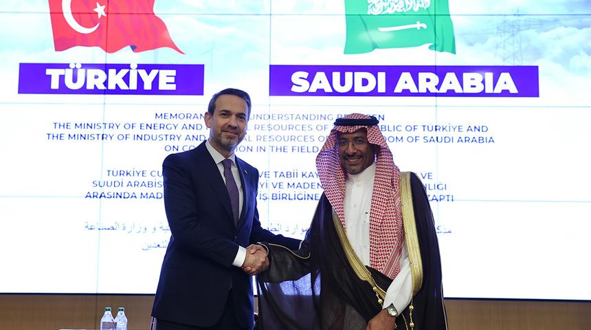 Suudi Arabistan ile yeni d&ouml;nem: Karşılıklı yatırımların &ouml;n&uuml; a&ccedil;ıldı! Mutabakat zaptını "Geniş bir iş birliği" diyerek duyurdu