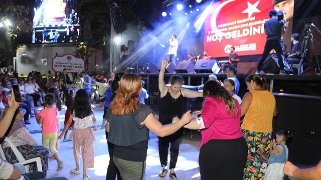 Döşemealtı Badem Şenlikleri,  karnaval havasında yapıldı