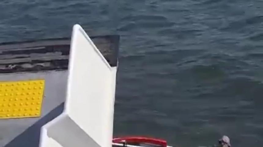 İzmir Körfezi’nde teknesi alabora olan denizci böyle kurtarıldı