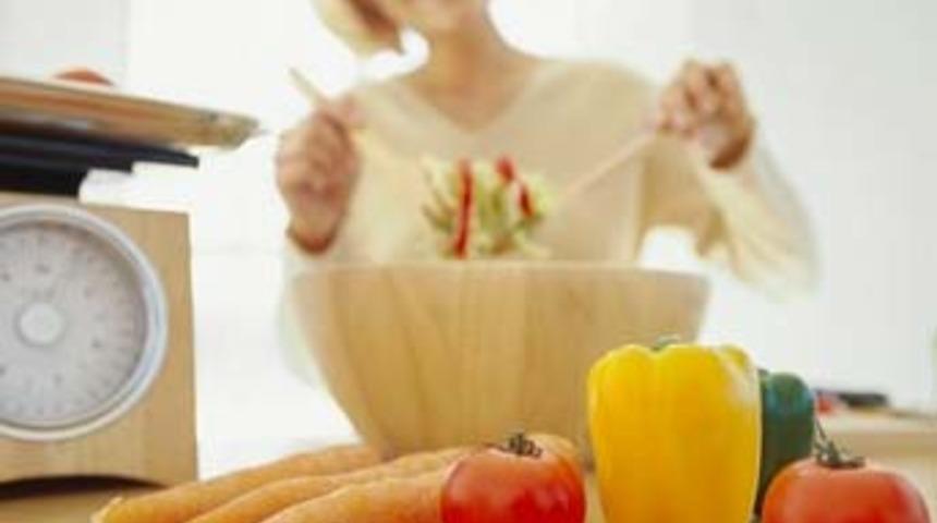 A&ccedil;lık sınırı 738, yoksulluk sınırı 2 bin 404 YTL oldu