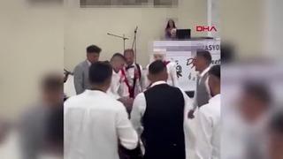 Düğünde damada arkadaşları öyle bir hediye verdi ki... Görenler şaştı kaldı! Piyasa değeri yaklaşık 15 bin TL