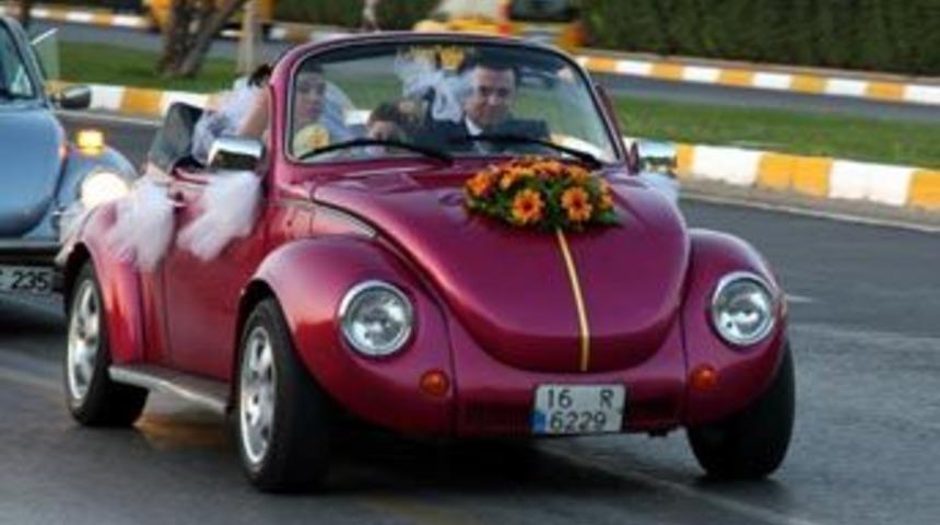 Vosvos hayranı &ccedil;iftin ilgin&ccedil; d&uuml;ğ&uuml;n&uuml;