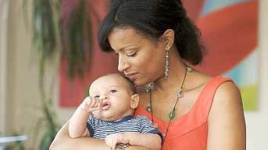 Anne s&uuml;t&uuml;nden zehirlenerek &ouml;ld&uuml;