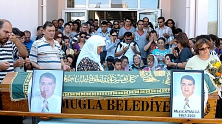 Akademisyeni, kırık ayağı &ouml;ld&uuml;rd&uuml;