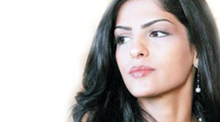 300 arabası var ama &uuml;lkesinde kullanamıyor