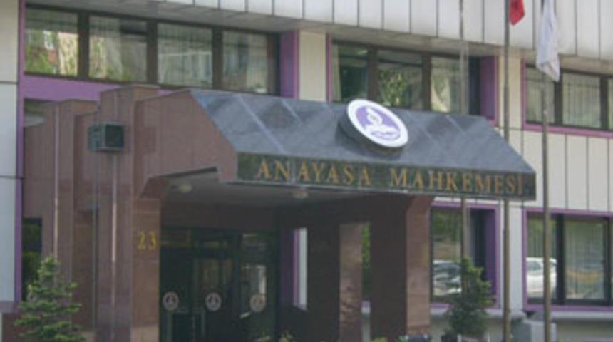 G&ouml;zler saat 13.30'da