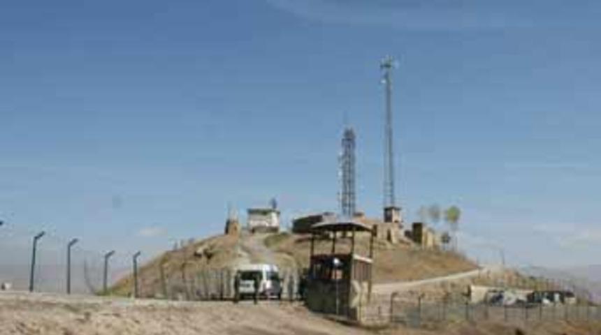 Y&uuml;ksekova'dan sınıra askeri sevkiyat