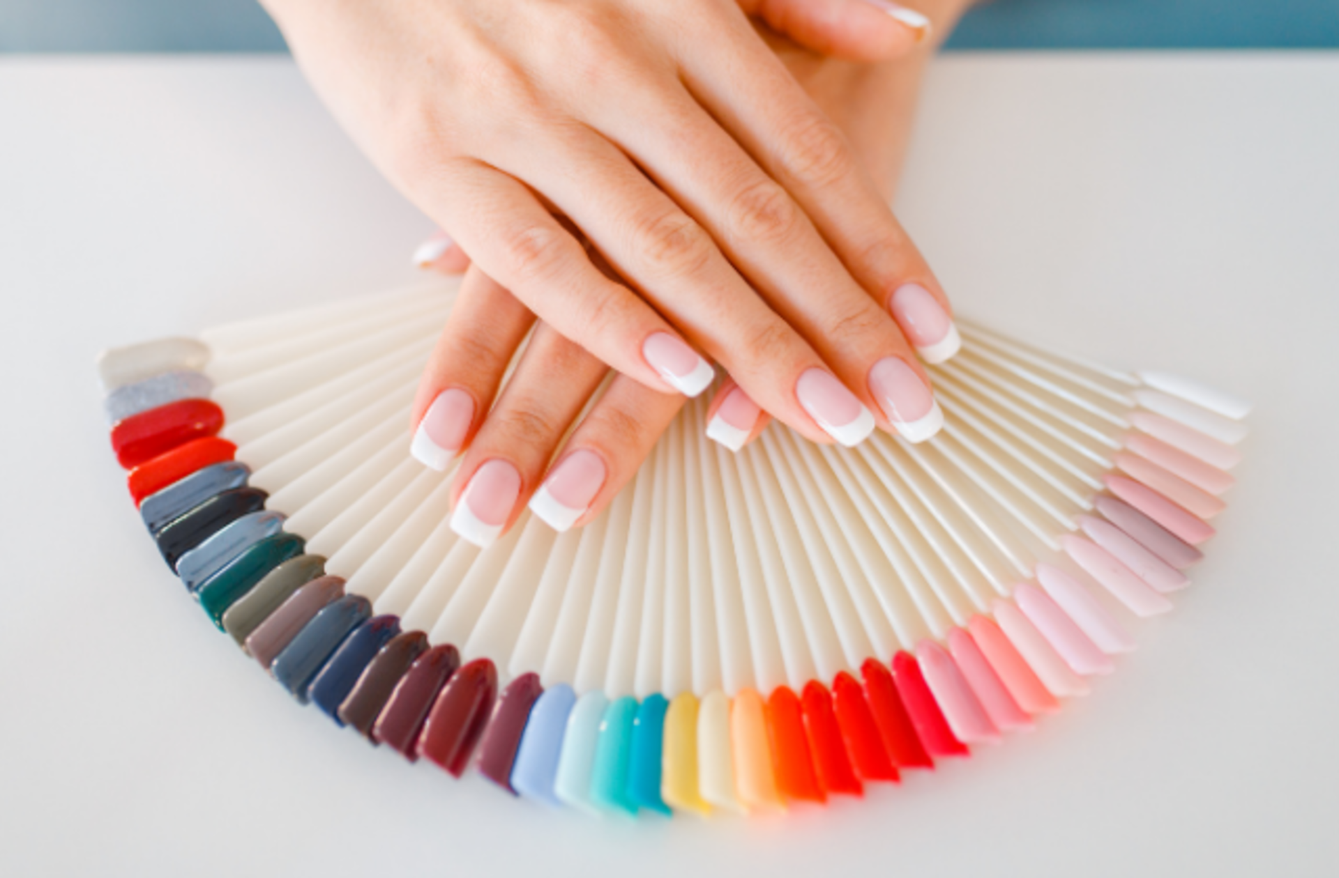 Rengârenk tırnaklarınızla sezona damganızı vurun! İşte cıvıl cıvıl ojeler