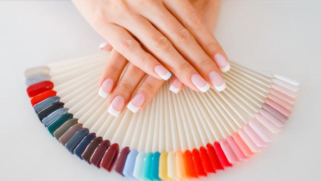 Rengârenk tırnaklarınızla sezona damganızı vurun! İşte cıvıl cıvıl ojeler