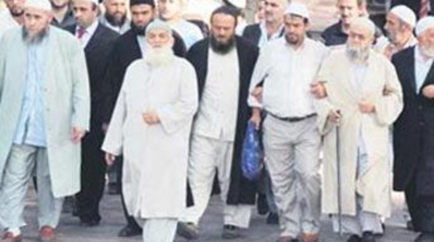 CHP'den G&uuml;nay'a "tarikat yayınları" sorusu