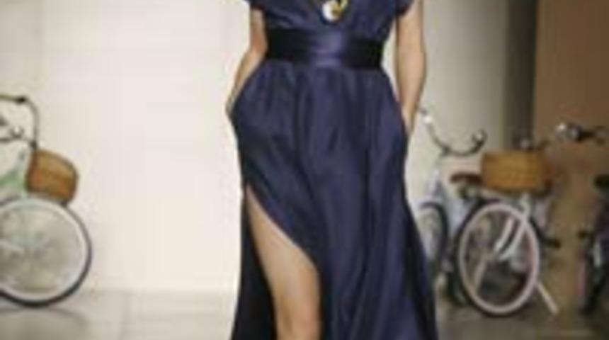 D&uuml;nya bu intiharı konuşuyor!