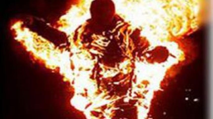 &lsquo;Tecav&uuml;zc&uuml;s&uuml;n&uuml;&rsquo; camide benzin d&ouml;kerek yaktı