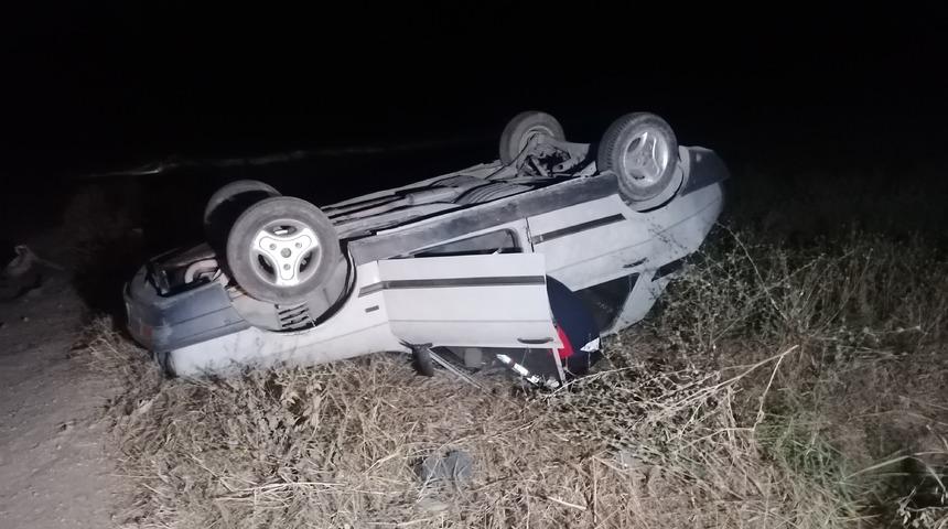 Tokat'ta arızalanan otomobile seyir halindeki otomobilin çarpması sonucu 3 kişi yaralandı