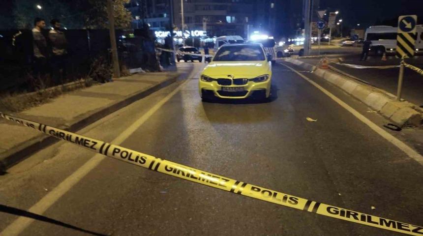 Sultanbeyli’de borç kavgası: Aracını kurşunlayıp darp ettiler