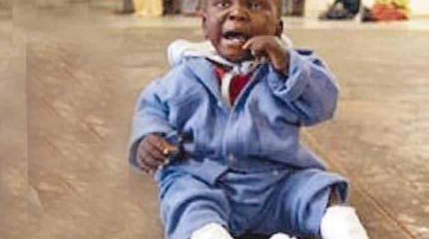 Ceza diye 11 aylık &ccedil;ocuğunun bacaklarını kırdılar