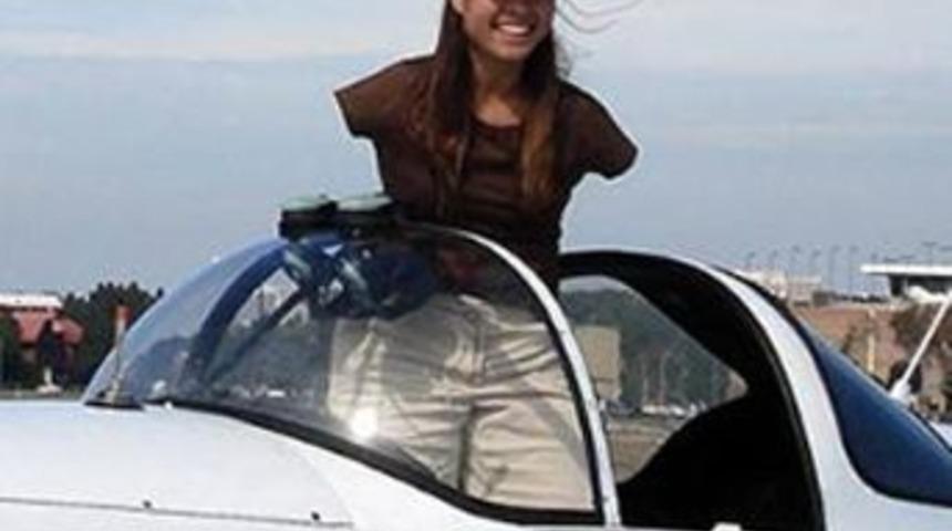 D&uuml;nyanın ilk kolsuz pilotu