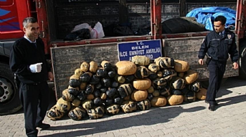 Belen'de 100 kilo esrar ele ge&ccedil;irildi