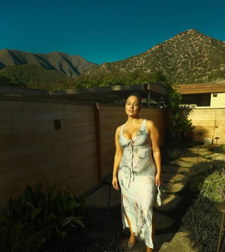 Kıvrımlı model Ashley Graham: Kalçalarımın birbirine sürtündüğünün... G1