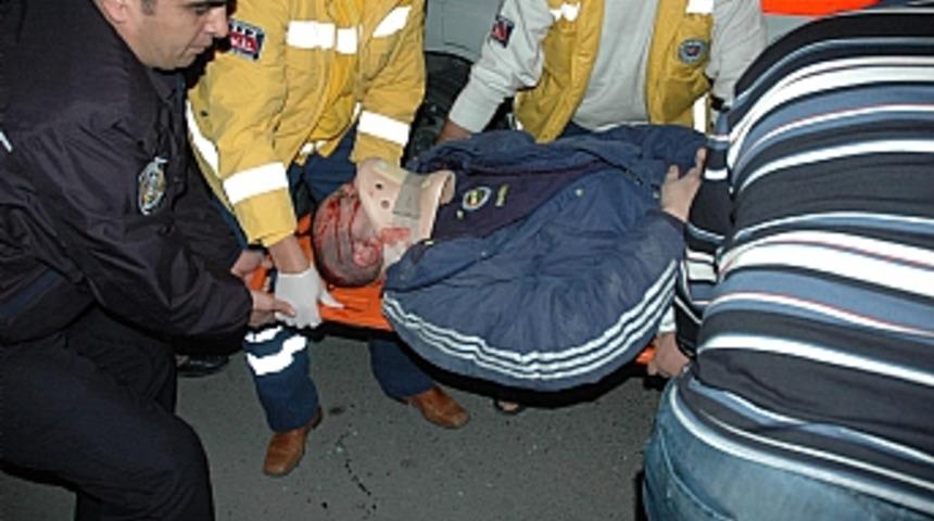 Otomobilinden inerken minib&uuml;s&uuml;n altında kaldı