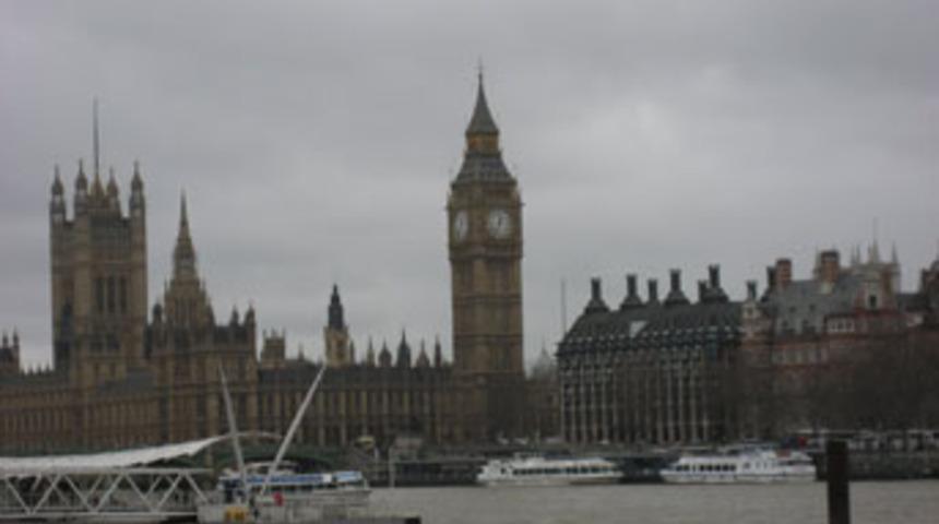 İngiltere'de ter&ouml;rle m&uuml;cadele yasa tasarısına ret