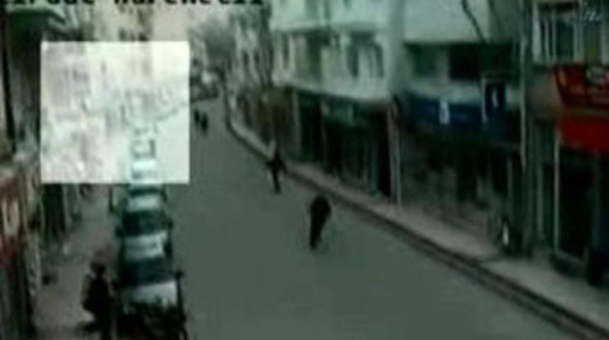 Depremden korktu, balkondan atladı!