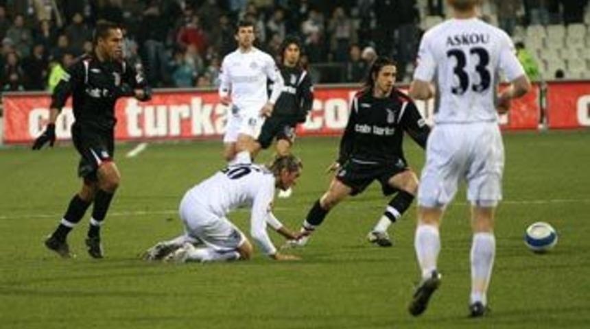 Beşiktaş evinde kazanmasını bildi: 4-2