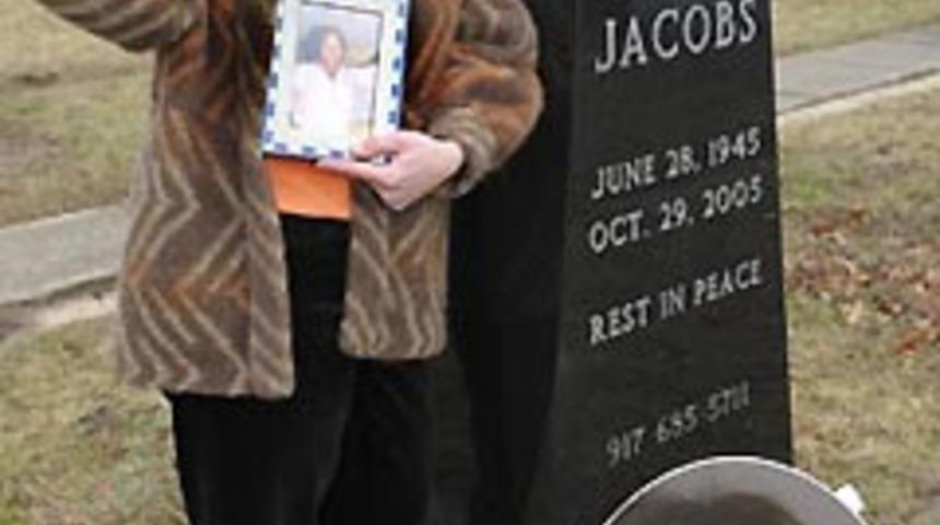 Cep telefonuyla defnedildi