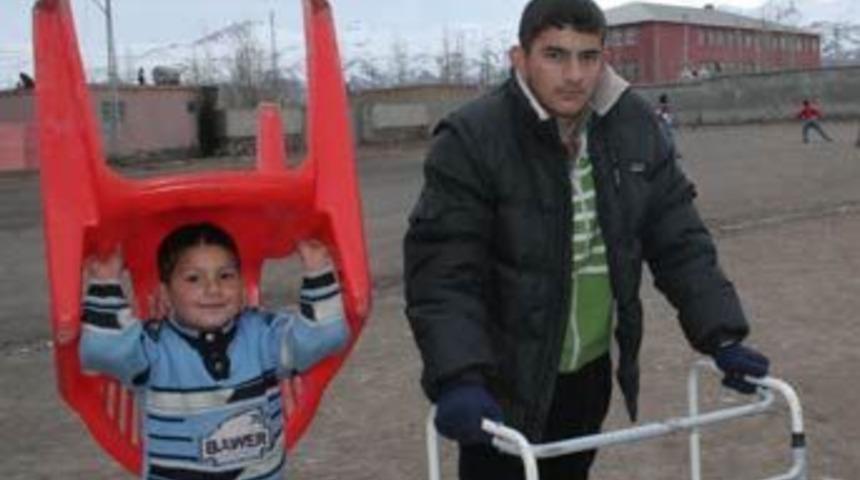 Bel ağrısıyla gitti, ameliyatta sakat kaldı