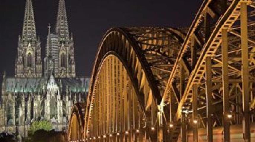 Gecenin b&uuml;y&uuml;l&uuml; renkleri