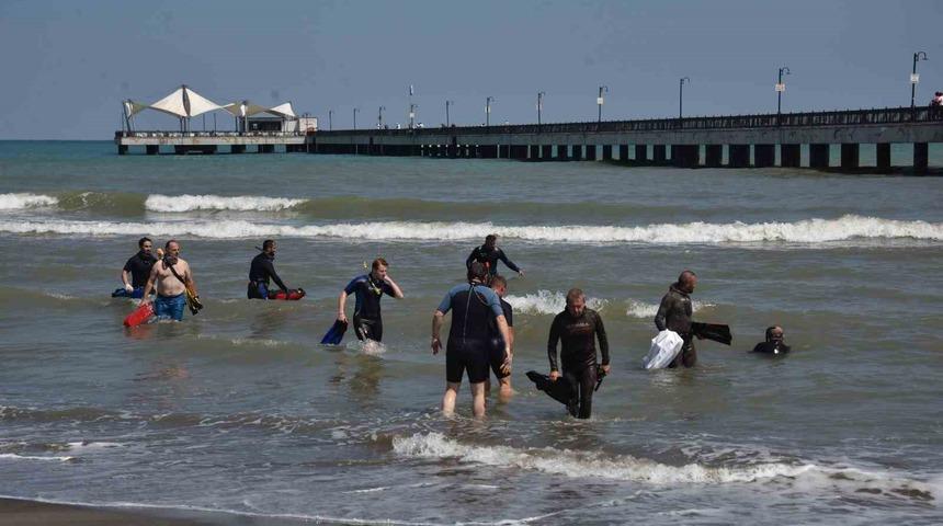 Denizde çöp toplama etkinliği: Türk bayrağı açtılar