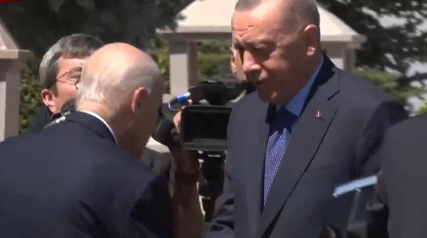 SON DAKİKA | Erdoğan ile Bahçeli arasında sürpriz görüşme! MHP lideri kapıda karşıladı