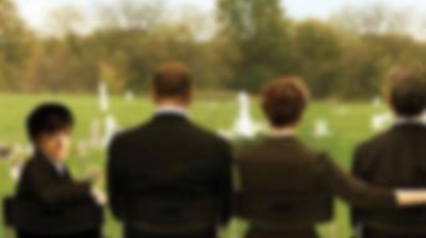 &Ouml;lmeden prova yaptı