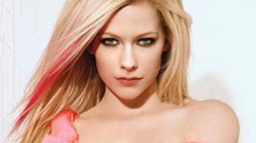 Avril Lavigne'den sımsıcak pozlar