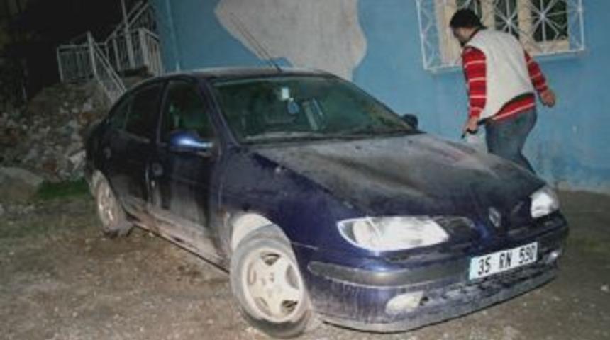 Otomobili benzin d&ouml;k&uuml;p yaktılar