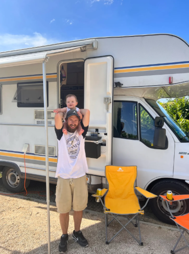 Dünyanın en çok seyahat eden bebeği! Daha 11 aylık ve 23 ülke gezdi G1