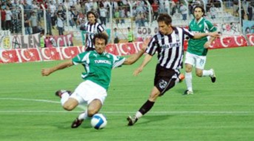 Beşiktaş, Bursaspor'u 3 golle ge&ccedil;ti