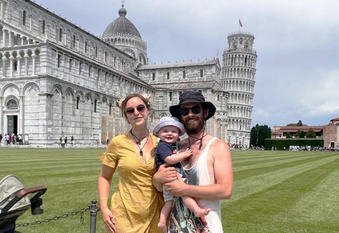 D&uuml;nyanın en &ccedil;ok seyahat eden bebeği! Daha 11 aylık ve 23 &uuml;lke gezdi