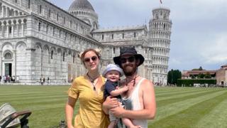 Dünyanın en çok seyahat eden bebeği! Daha 11 aylık ve 23 ülke gezdi