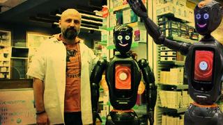 Türkiye'de ilk ve tek! 'Marbot Ada' eczanede işbaşı yaptı... Robotu gören hastalar şaşkınlıklarını gizleyemedi