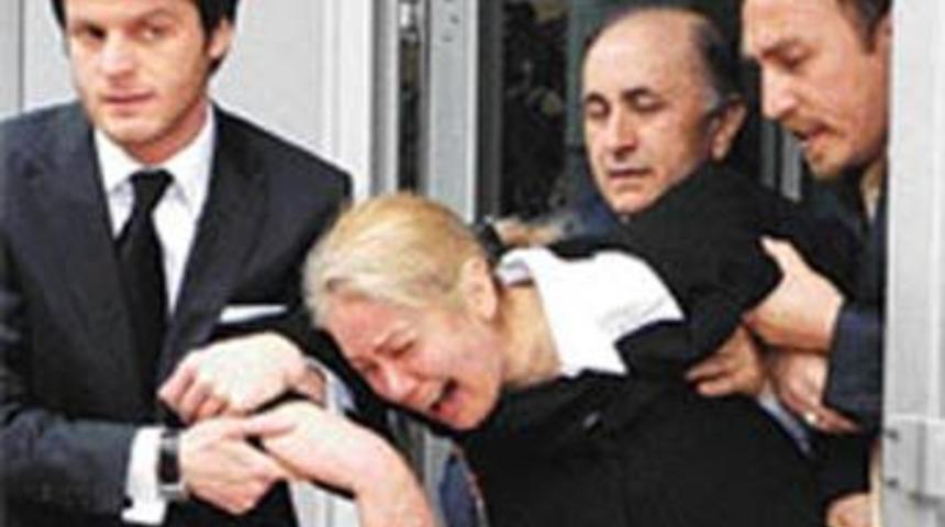 Kızının acısıyla bakanlığı dağıttı