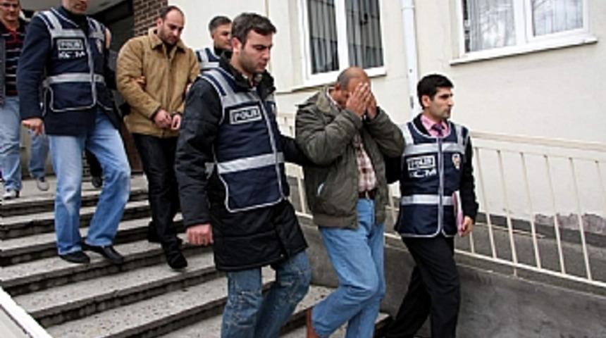 Interpol'&uuml;n aradığı dolandırıcı Bursa'da yakalandı