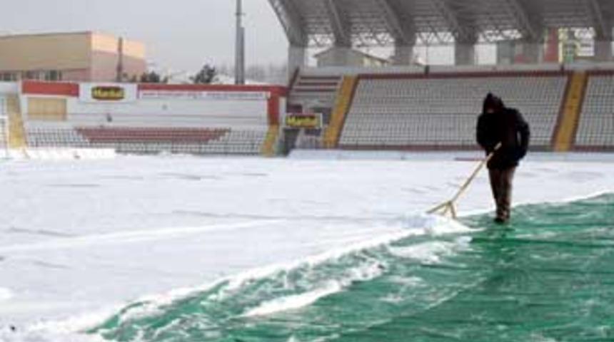 Sivas'ın stadına brandalı koruma